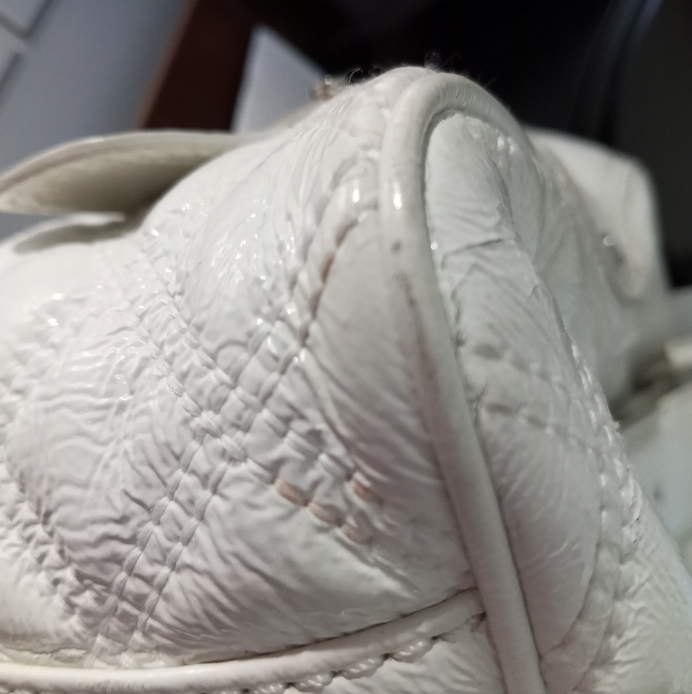 Michael Kors White Patent Leather Quilted Hand Bag - Picture 8 of 14